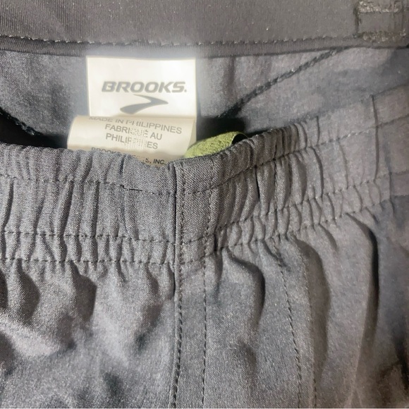 Brooks Black Athletic Shorts Lightweight Performance Size Small - Picture 8 of 9